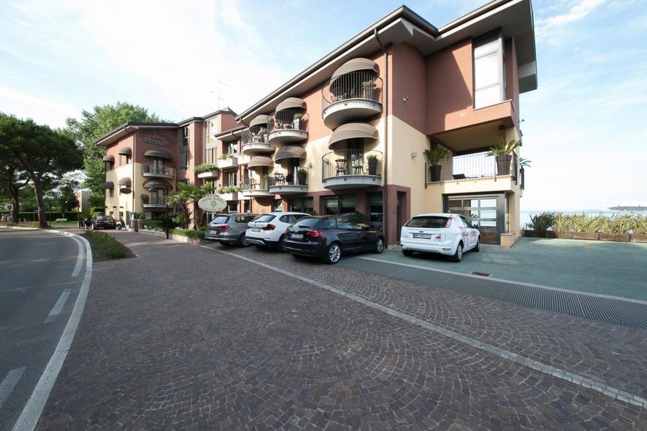 Aurora Hotel 3*