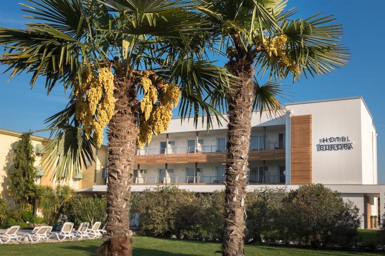 Europa Khách sạn 4*