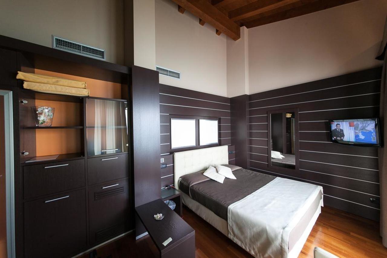 Aurora Hotel Sirmione