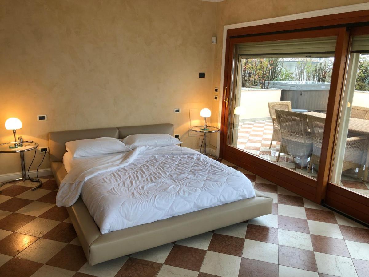 Front Luxury (adults Only)