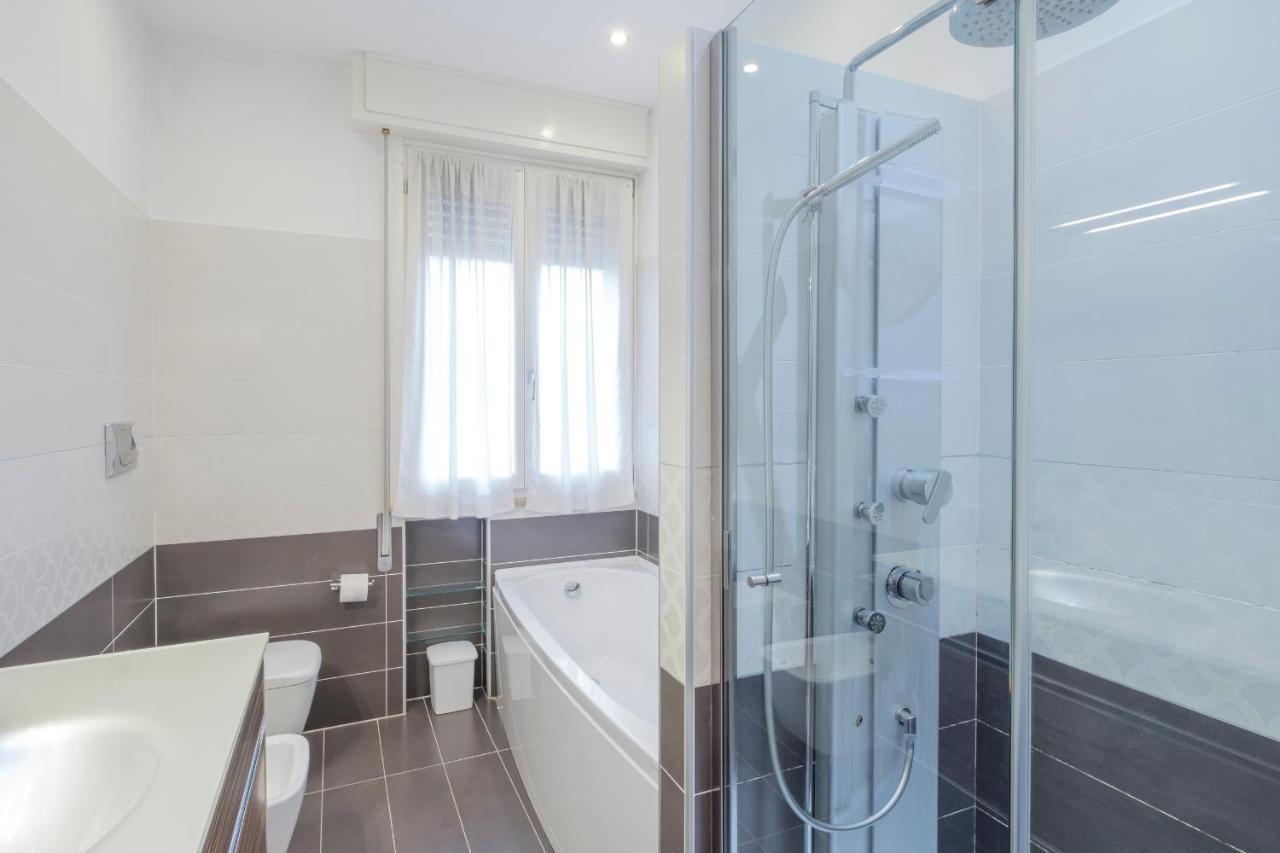 Aura - 2 Bedrooms *