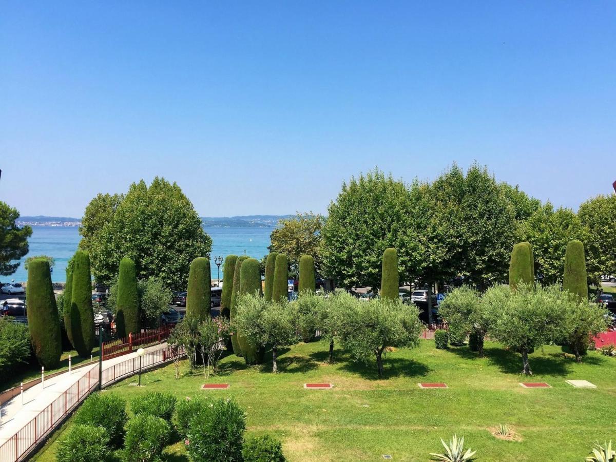 5 Star With Private Beach And Garage Apartament *