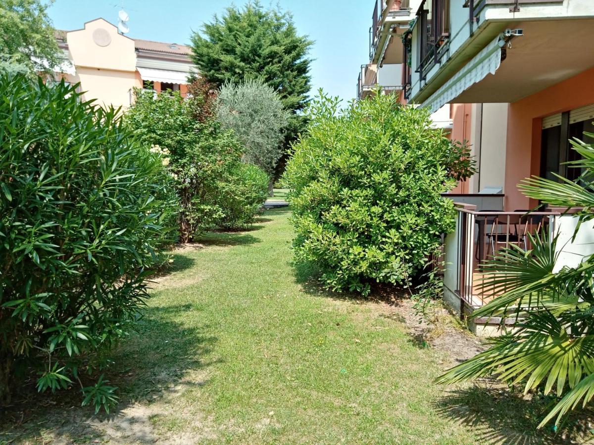 Angelica - Piano Terra Con Terrazza, Piscina E Garage Apartment Sirmione
