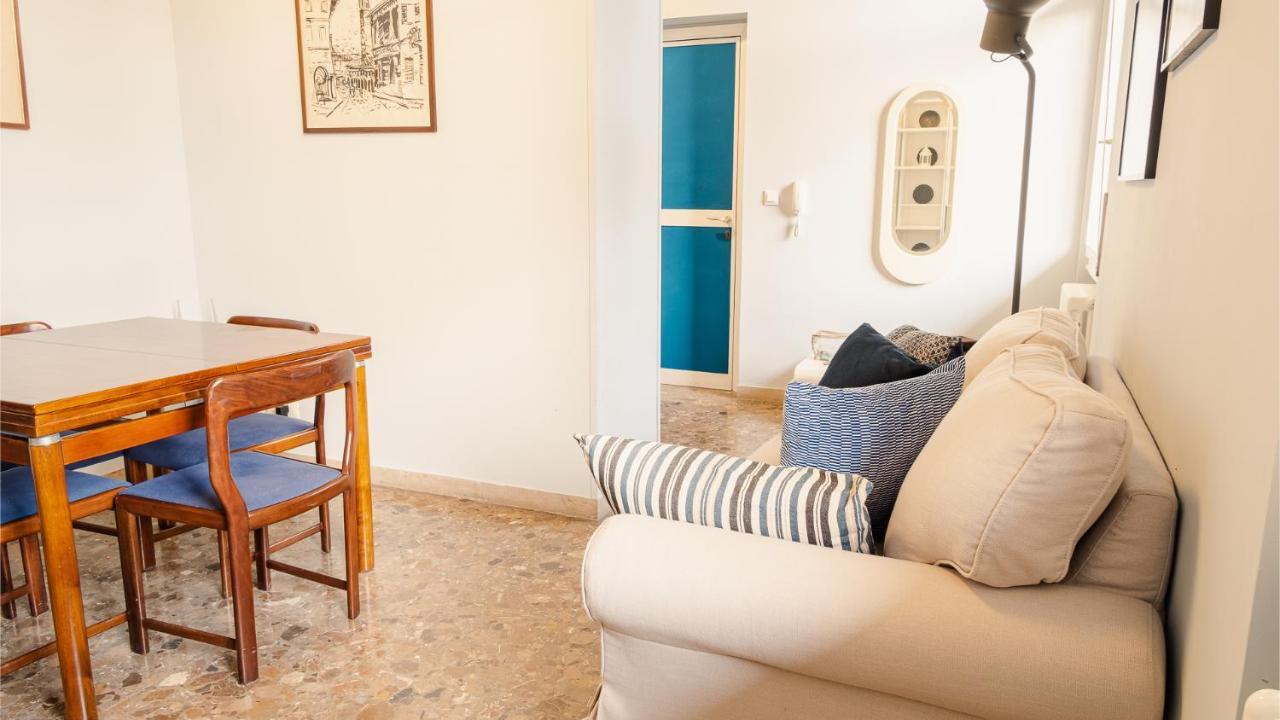 One Step From The - Italian Homing Apartment *
