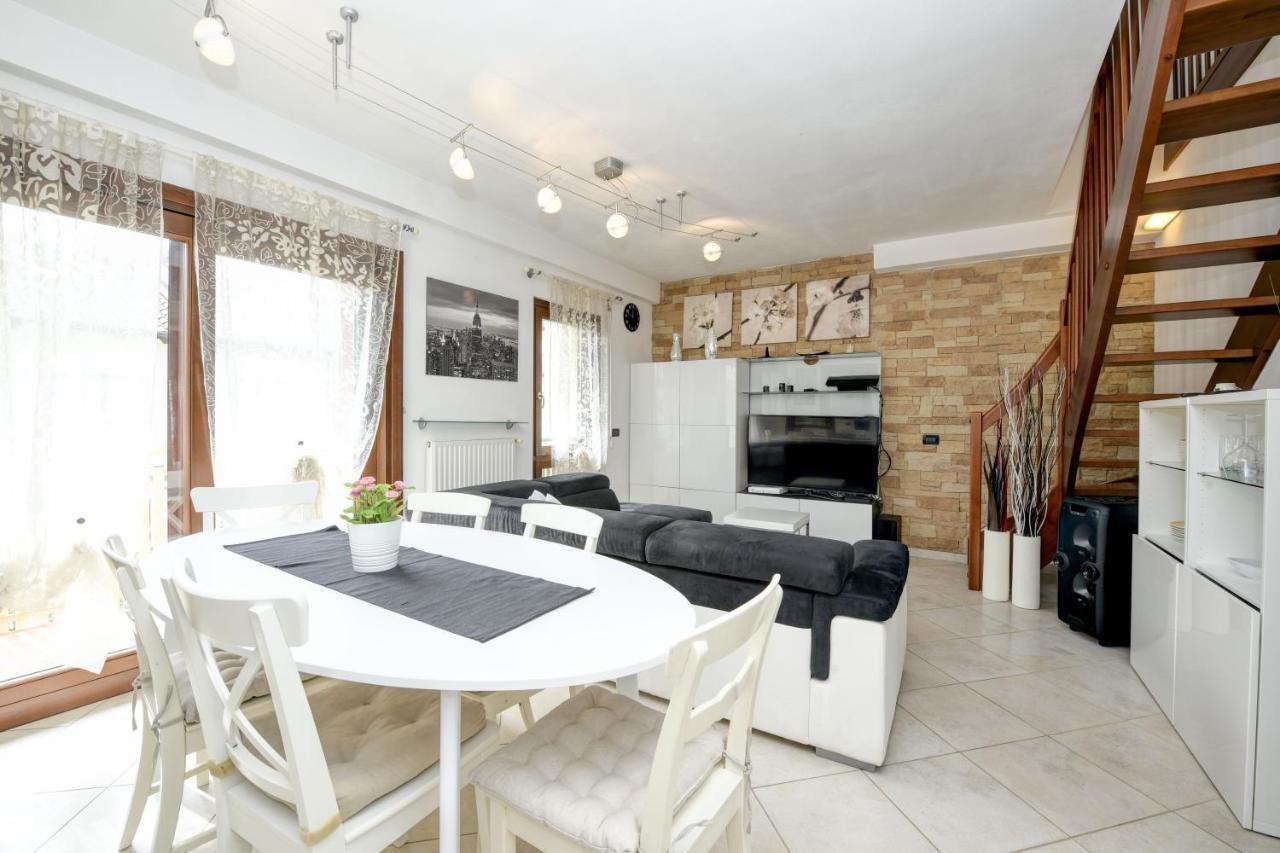 Laguna Lake Front Apartment Sirmione