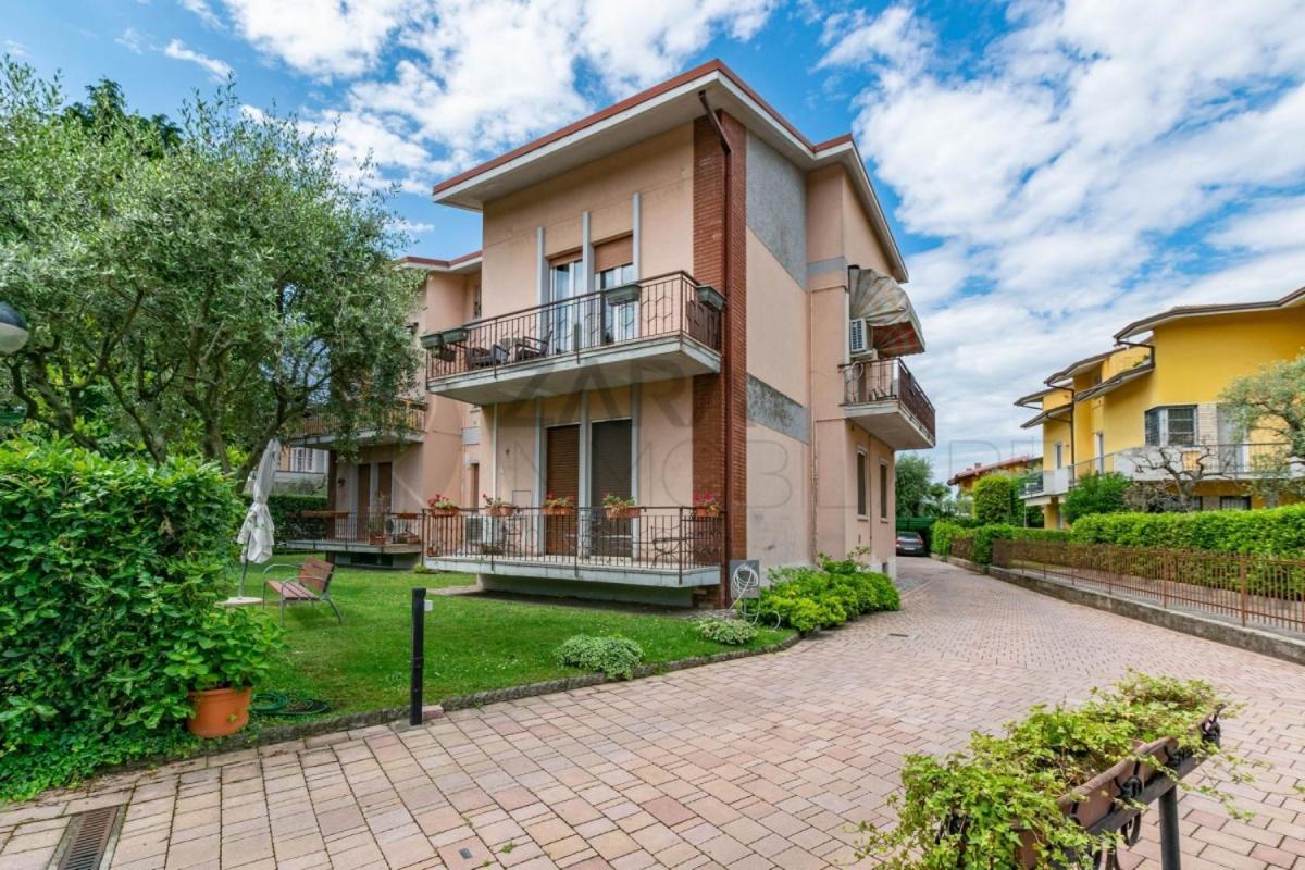 Sirmione, Colombare Apartman *
