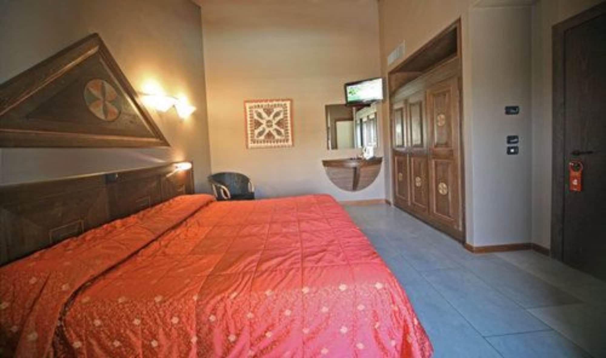 Khách sạn La Pauel 3*