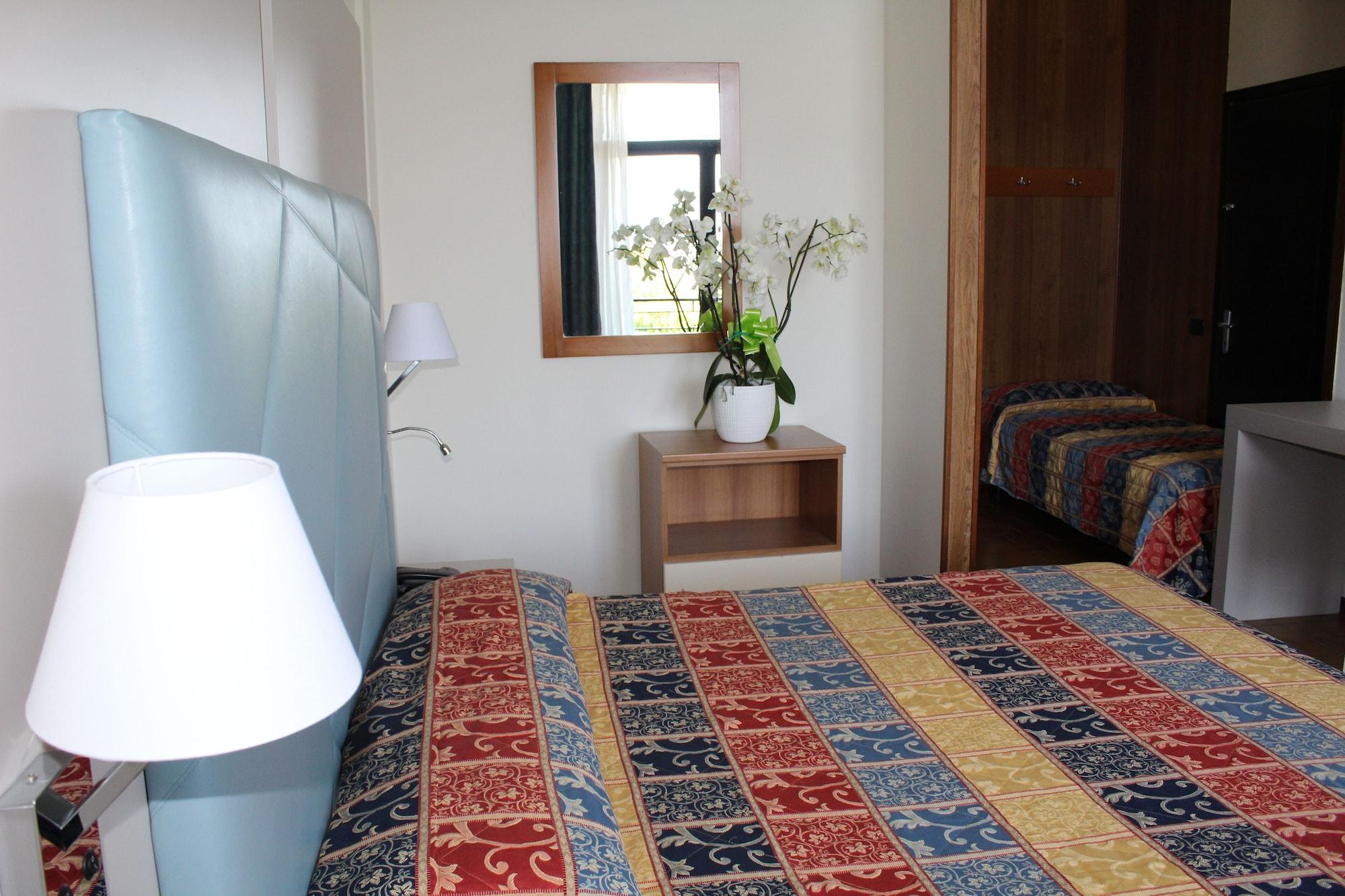 Khách sạn hẻo lánh Holiday Sirmione