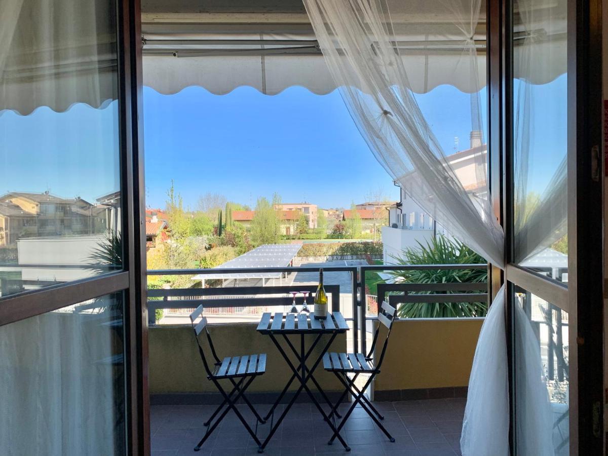 Camelia Apt