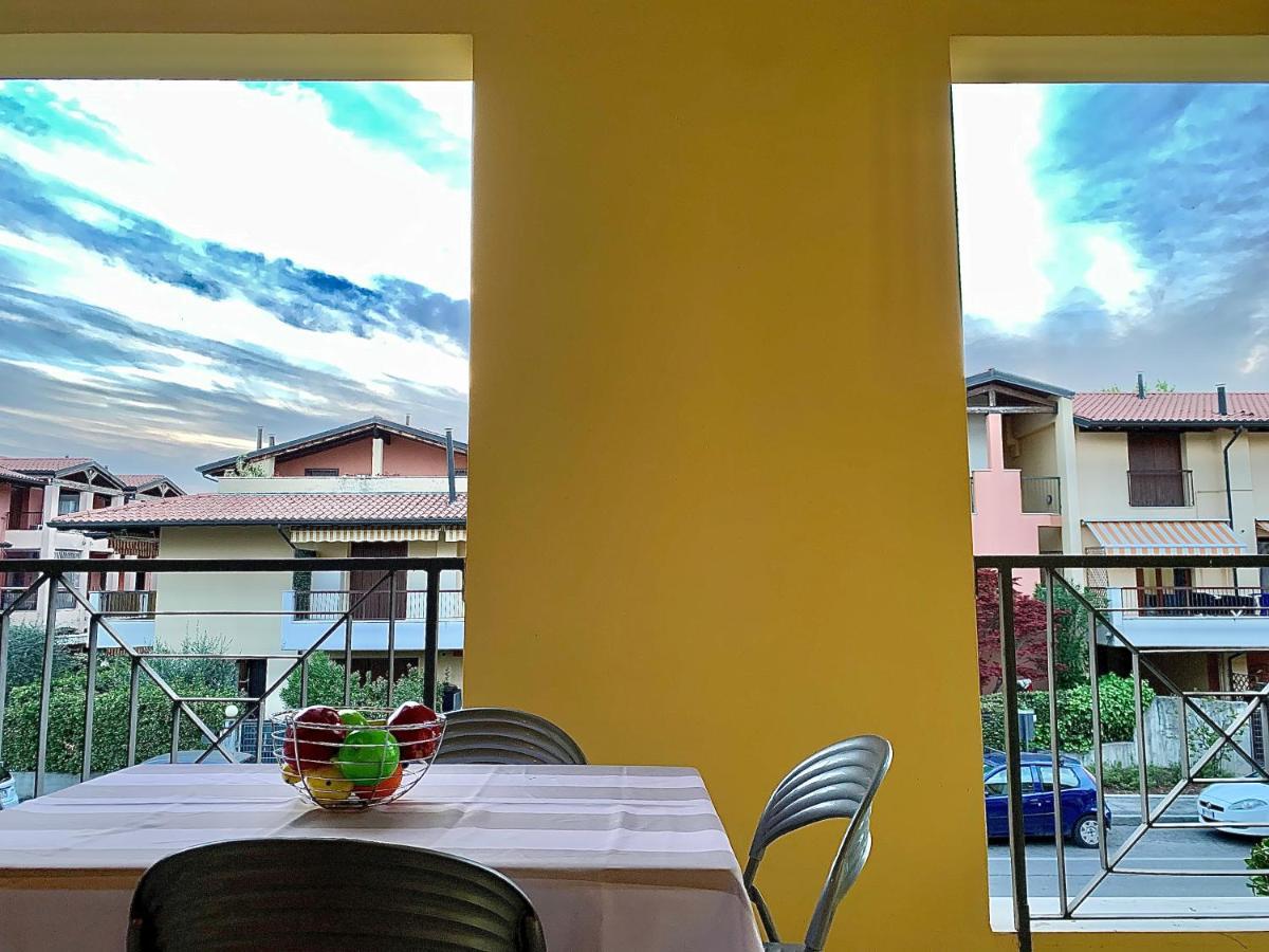 Apartment Yellow Apt *