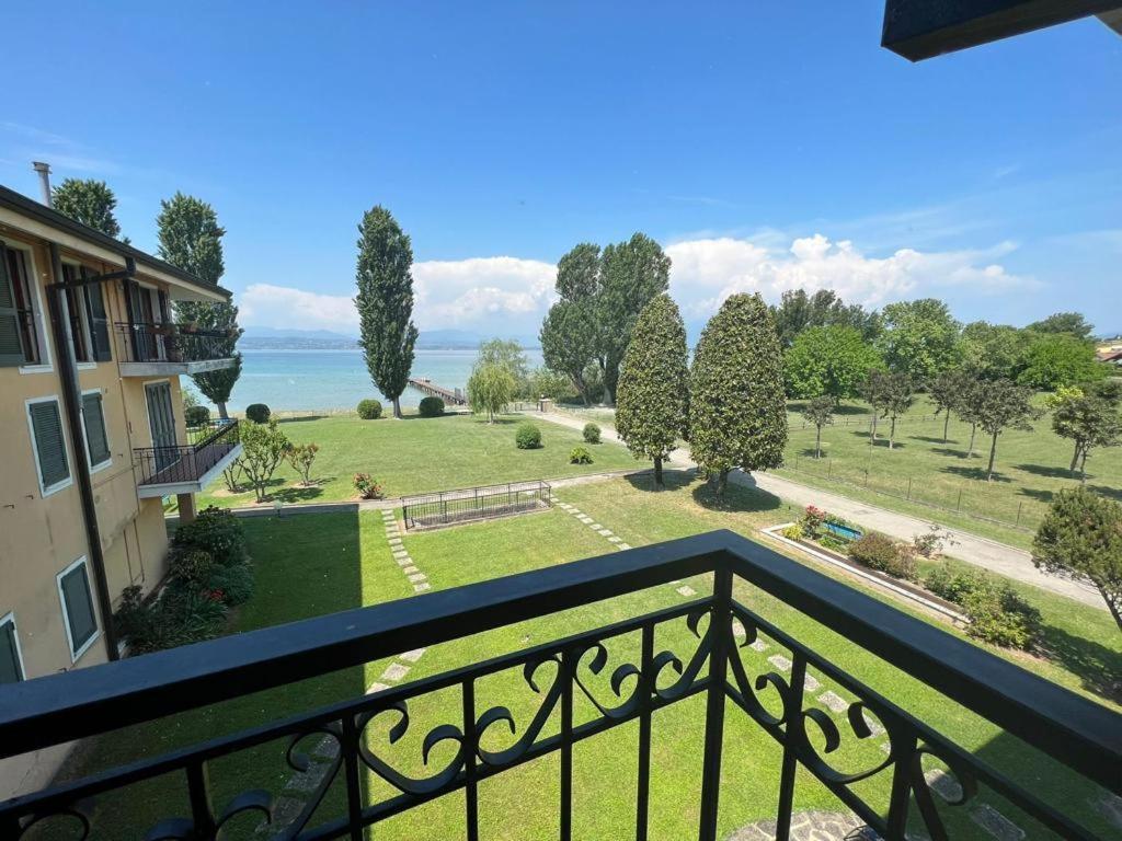 Ena Apt Fronte Lago Bilocale Con Piscina Parco E Pontile Privato Apartment