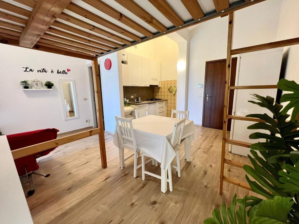 Ena Apt Fronte Lago Bilocale Con Piscina Parco E Pontile Privato Apartment