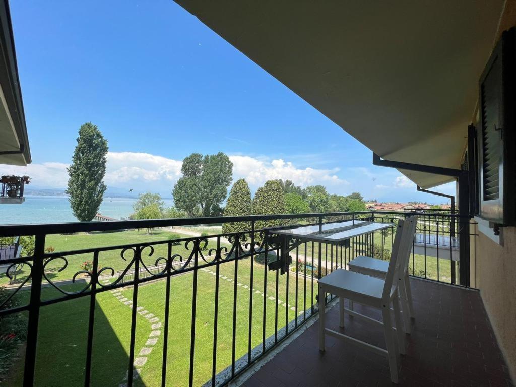 Apartment Ena Apt Fronte Lago Bilocale Con Piscina Parco E Pontile Privato Sirmione