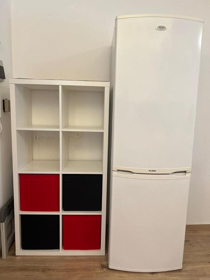 Huoneisto Ena Apt Fronte Lago Bilocale Con Piscina Parco E Pontile Privato Sirmione