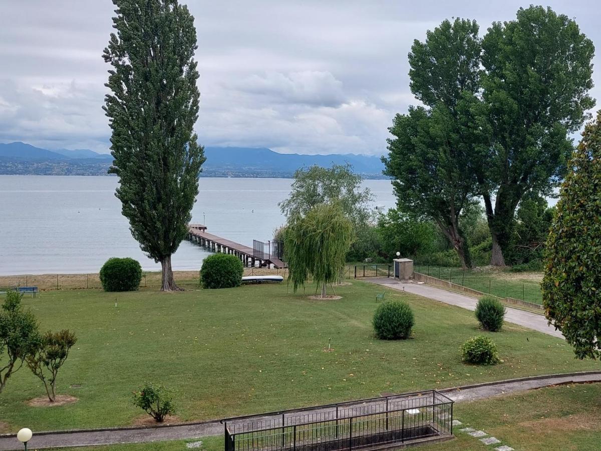 Apartment Ena Apt Fronte Lago Bilocale Con Piscina Parco E Pontile Privato