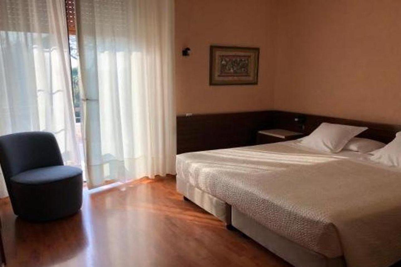 Acomodação com café da manhã  Le Petit Du Lac Sirmione