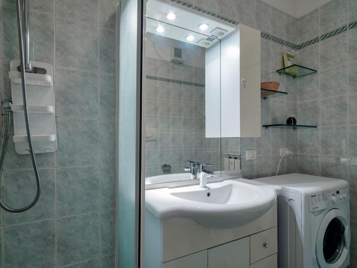Flowered Balcony - 2 Bedrooms Apartment *
