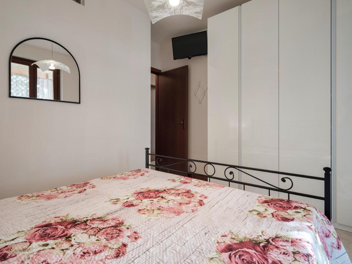 Flowered Balcony - 2 Bedrooms