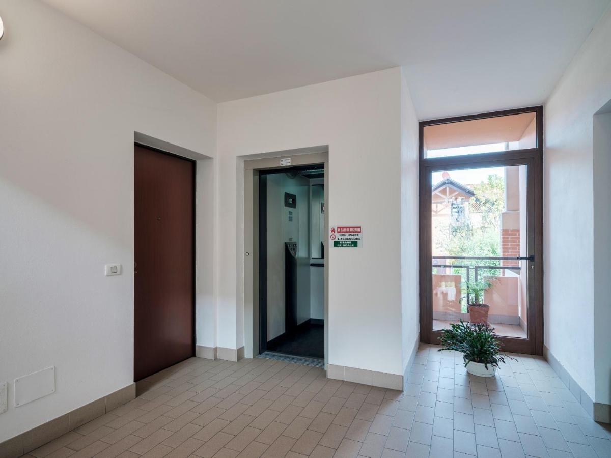 Flowered Balcony - 2 Bedrooms Sirmione