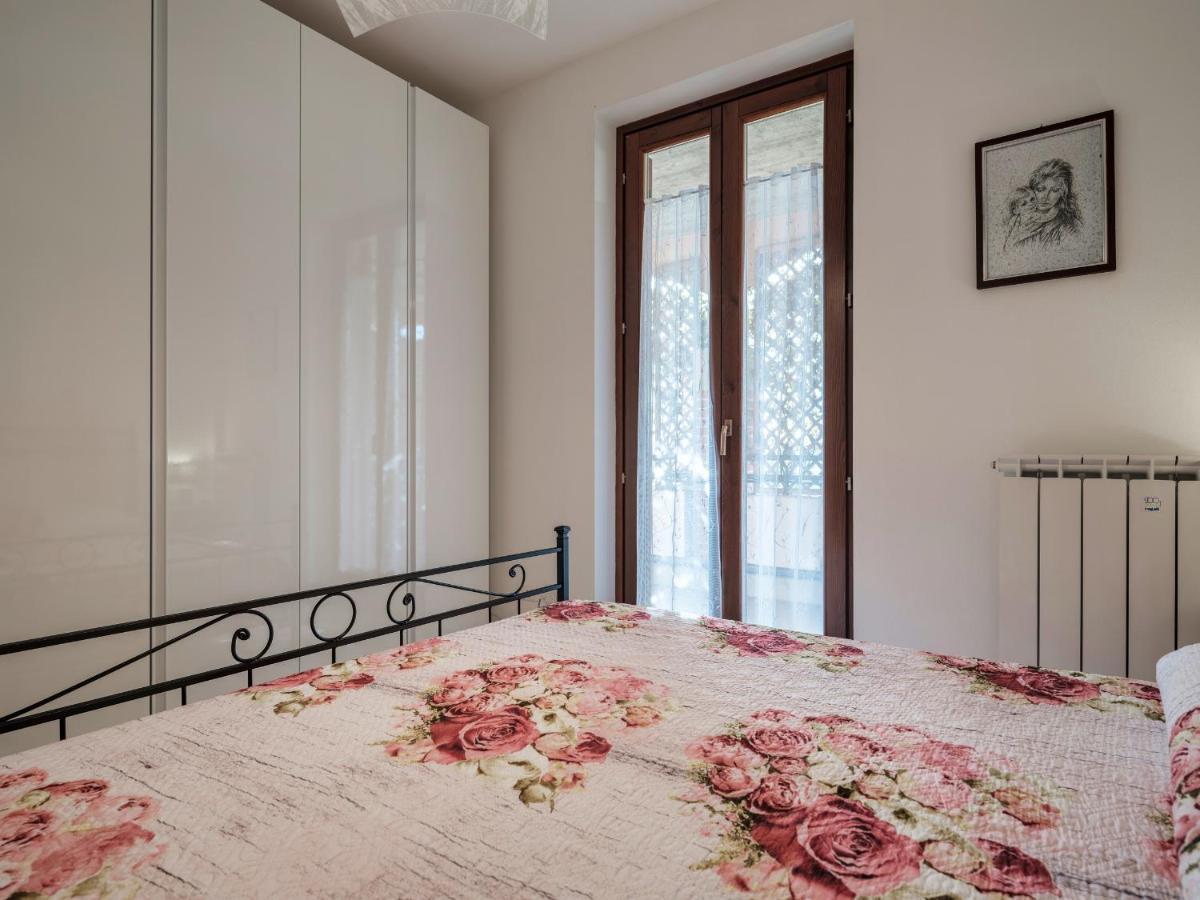 Flowered Balcony - 2 Bedrooms Apartment *