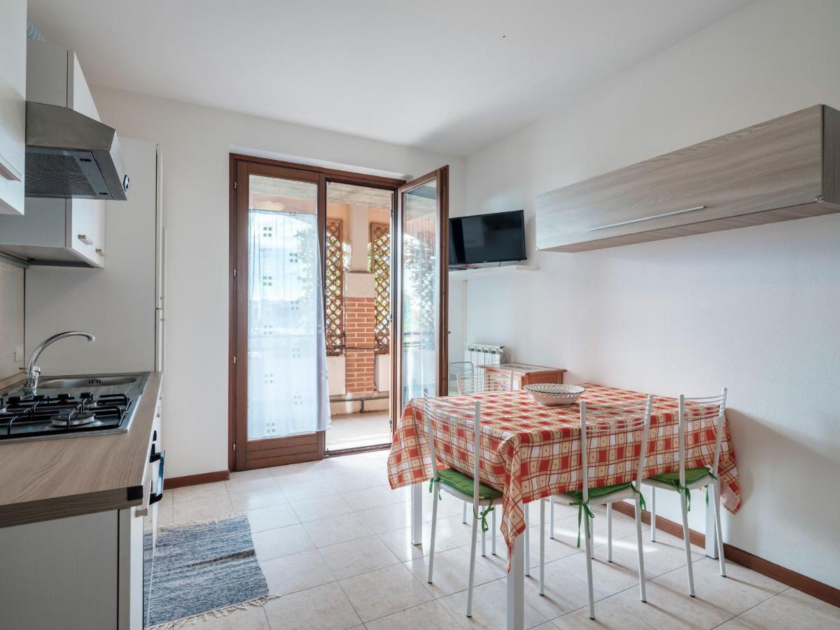 Flowered Balcony - 2 Bedrooms Apartment *