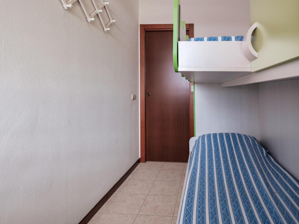 Flowered Balcony - 2 Bedrooms Apartment *