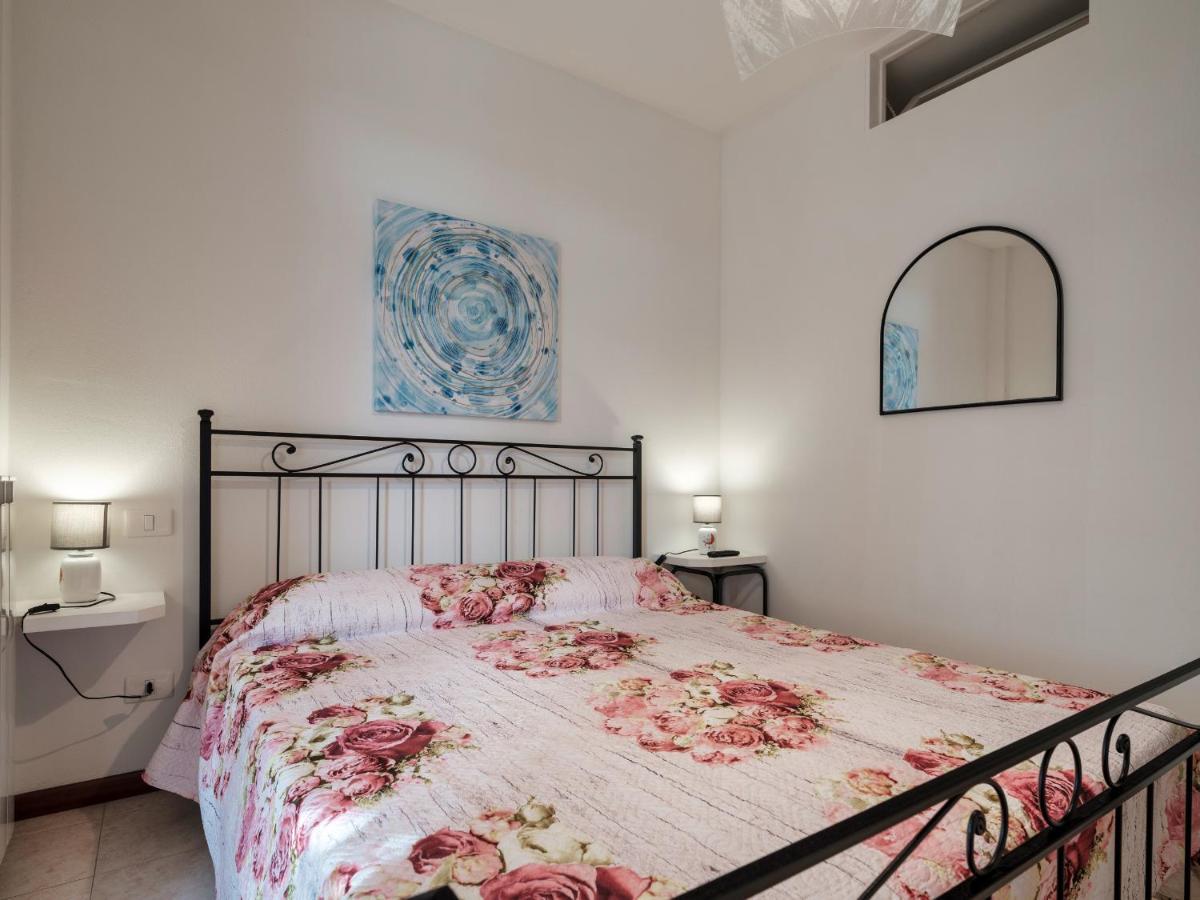 Flowered Balcony - 2 Bedrooms Sirmione