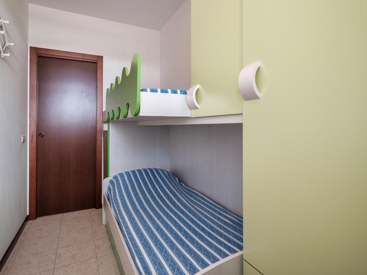 Flowered Balcony - 2 Bedrooms Apartment Sirmione