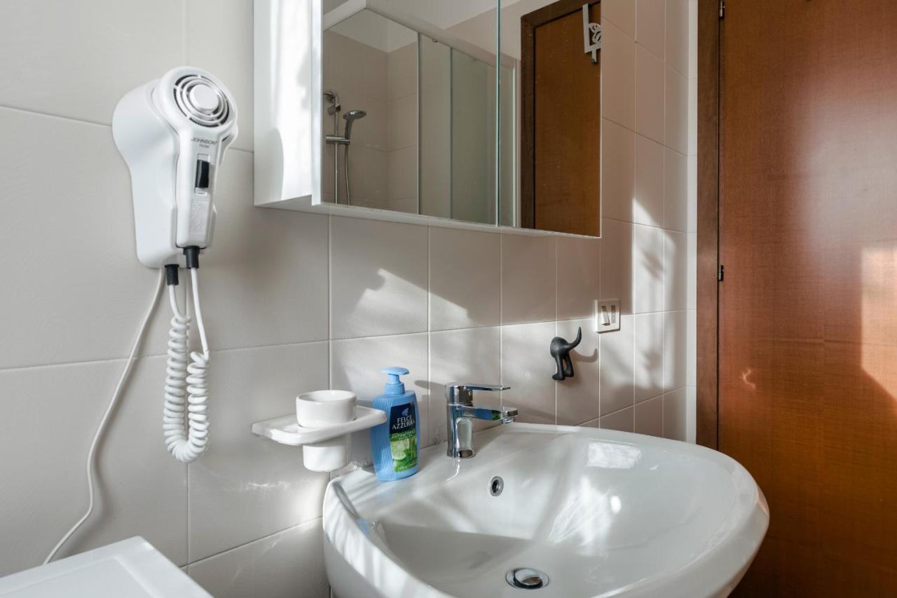 Apartament Angelica - Piano Terra Con Terrazza, Piscina E Garage Sirmione