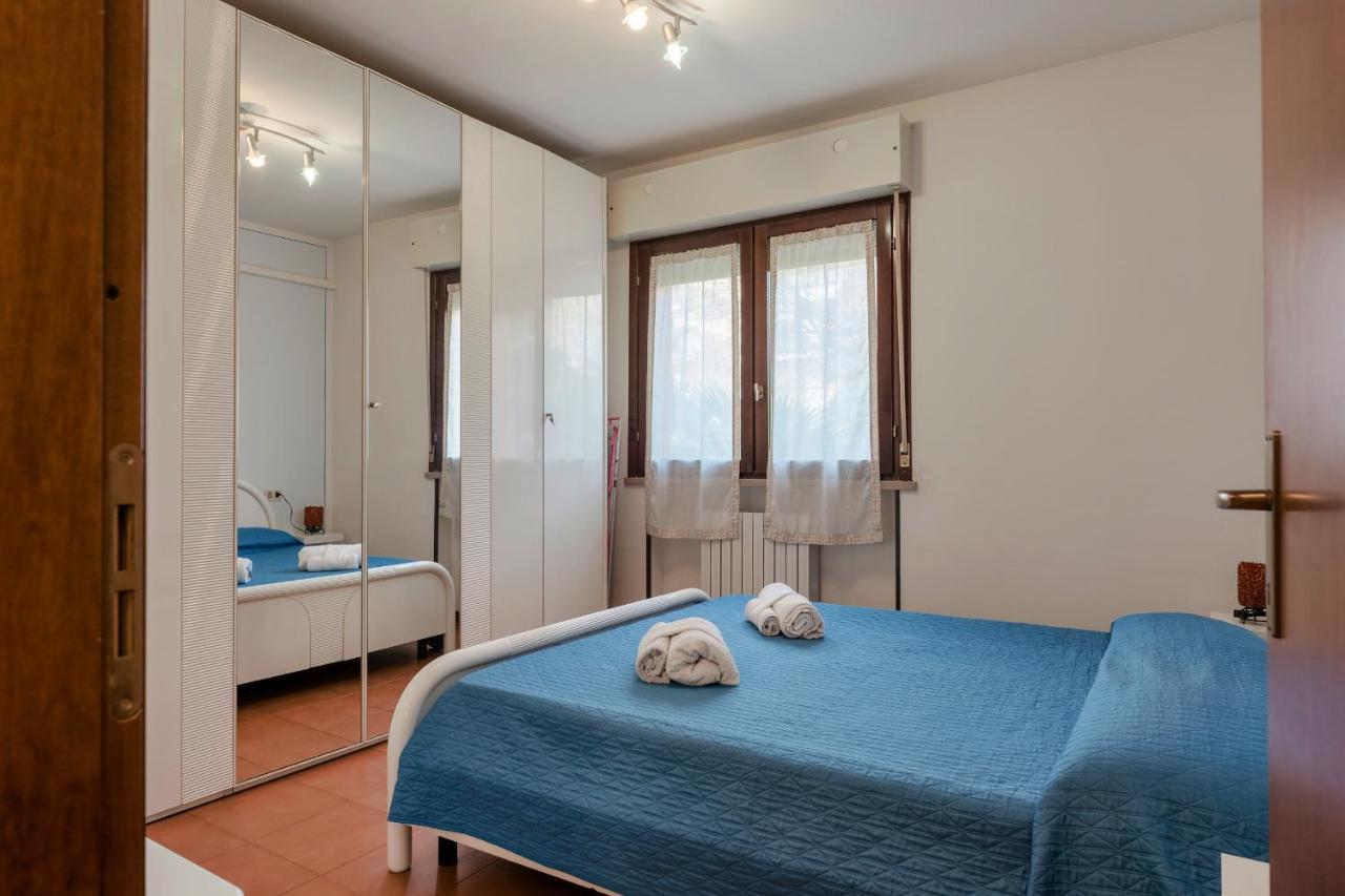 Angelica - Piano Terra Con Terrazza, Piscina E Garage Apartment Sirmione