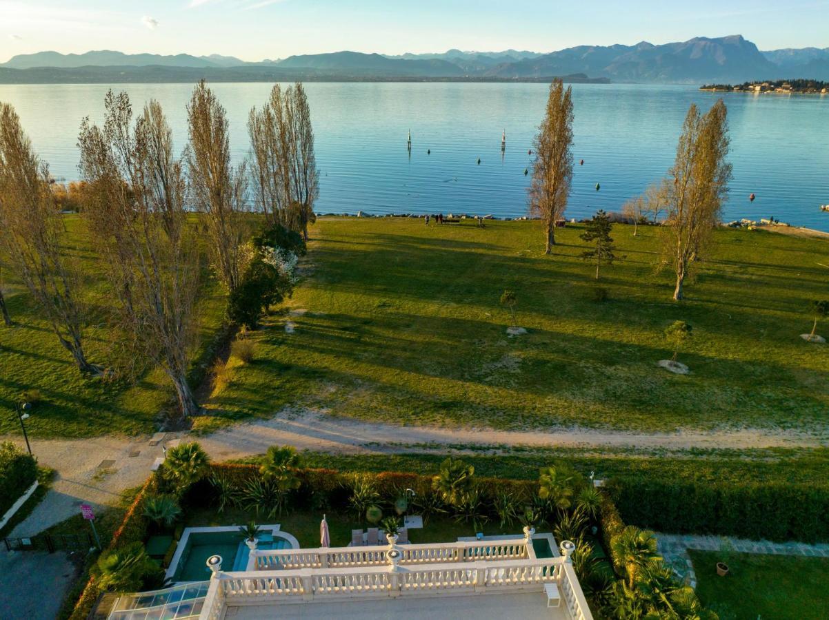Apt24 - Luxury Lakefront Onassis