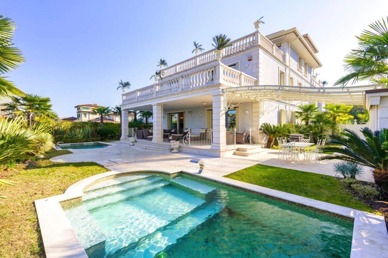 Biệt thự Apt24 - Luxury Lakefront Onassis *