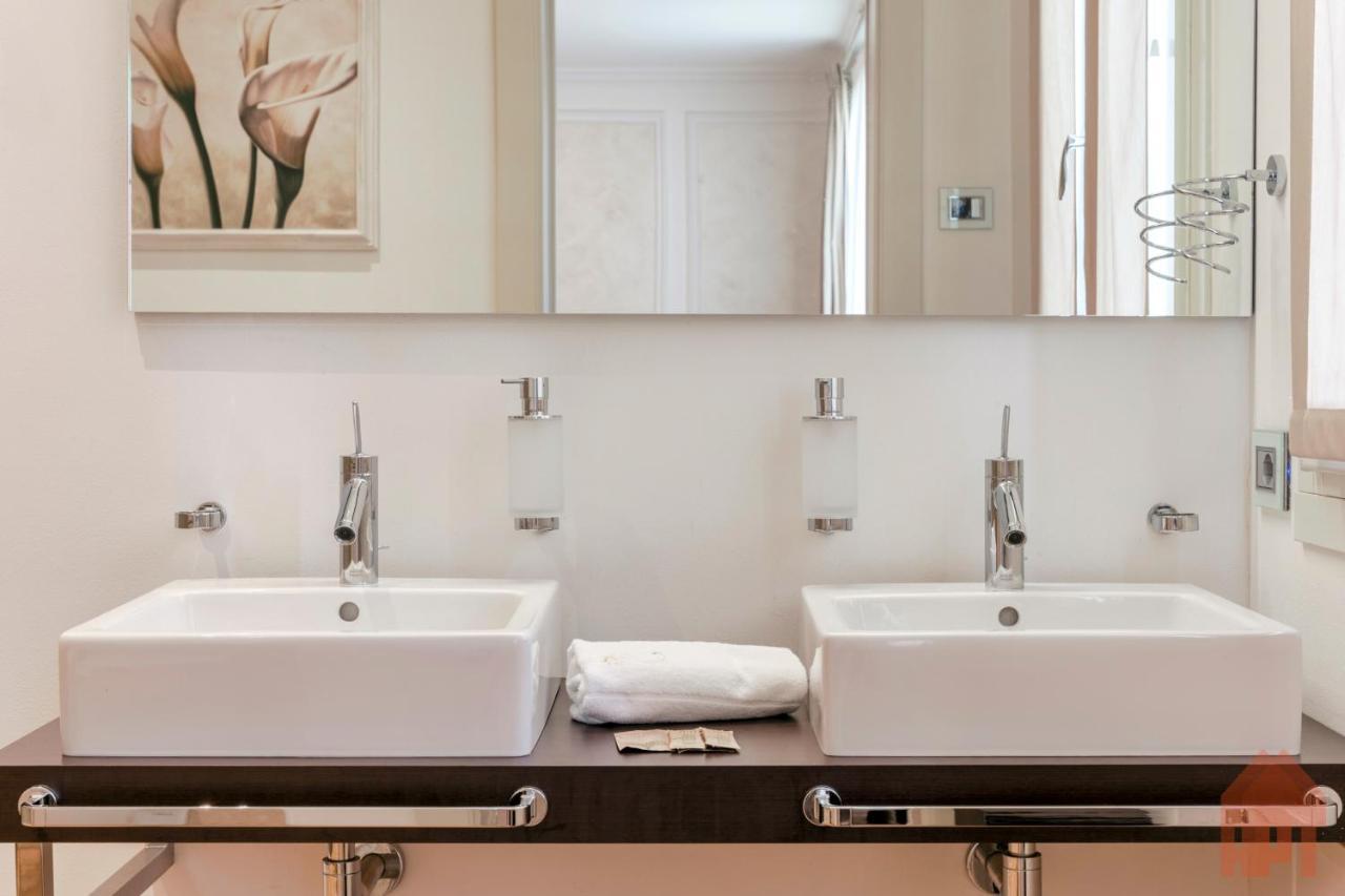 Apt24 - Luxury Lakefront Onassis Villa *