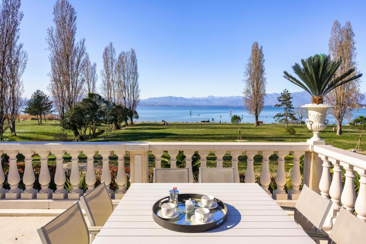 Apt24 - Luxury Lakefront Onassis *