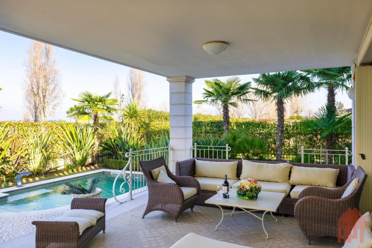 Apt24 - Luxury Lakefront Onassis *
