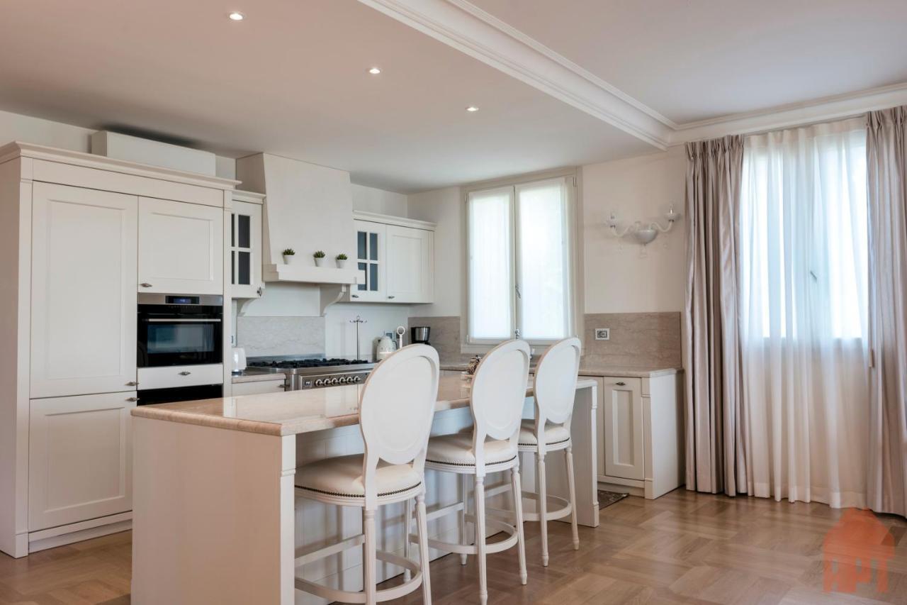 Biệt thự Apt24 - Luxury Lakefront Onassis Sirmione
