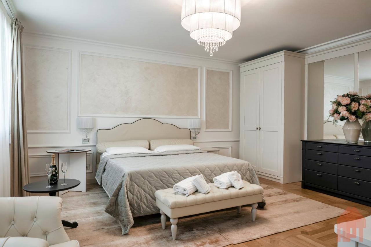 Apt24 - Luxury Lakefront Onassis * Sirmione