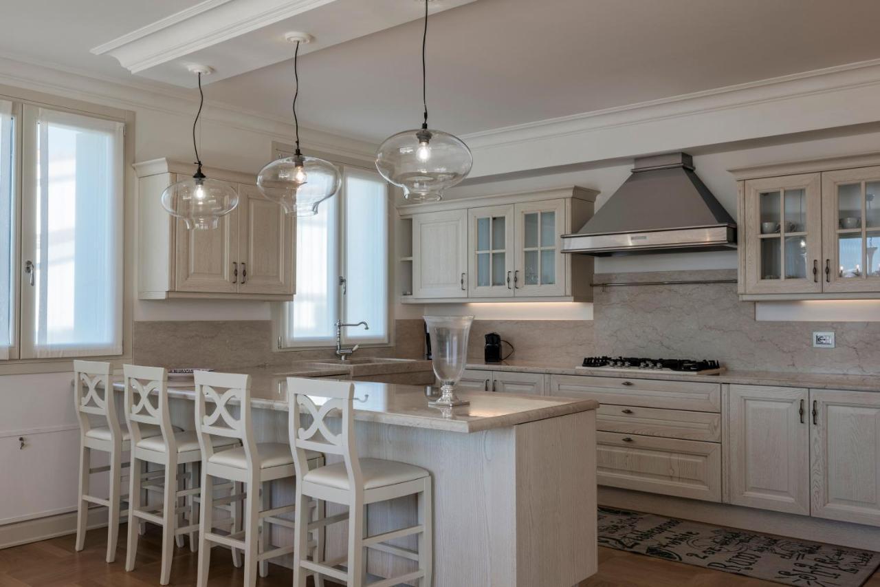 Biệt thự Apt24 - Luxury Lakefront Onassis