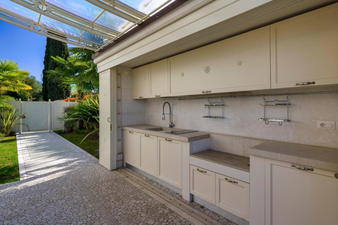 Apt24 - Luxury Lakefront Onassis