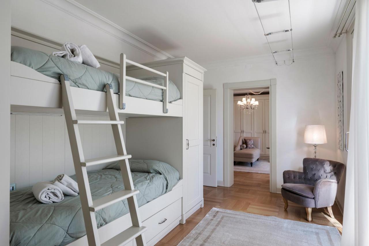 Apt24 - Luxury Lakefront Onassis Biệt thự Sirmione