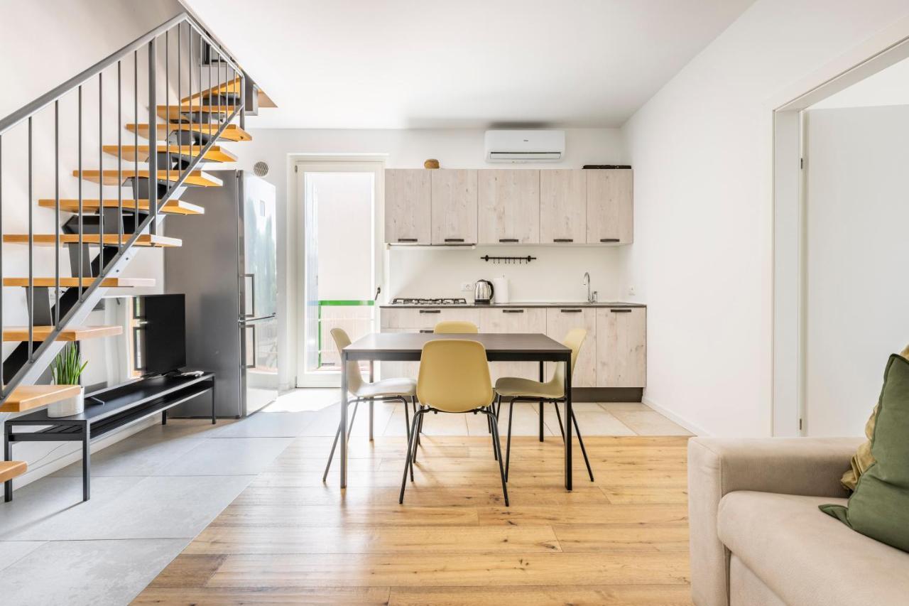 Trendy Aparment With Garage Right By The Apartment