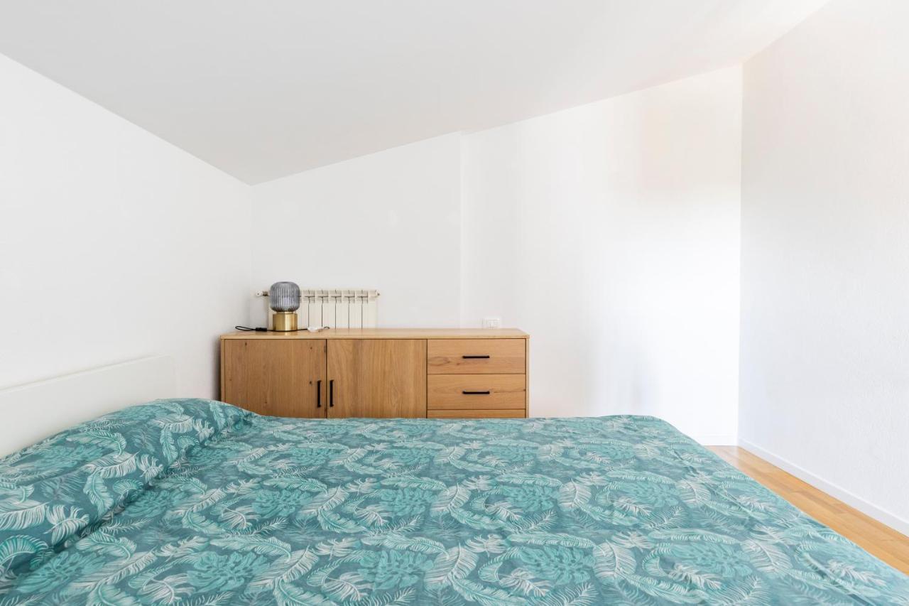 Apartment Trendy Aparment With Garage Right By The