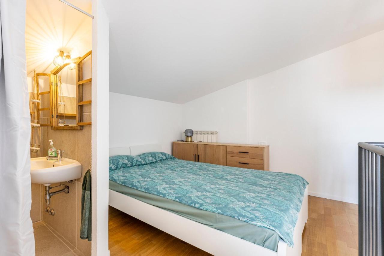Trendy Aparment With Garage Right By The *