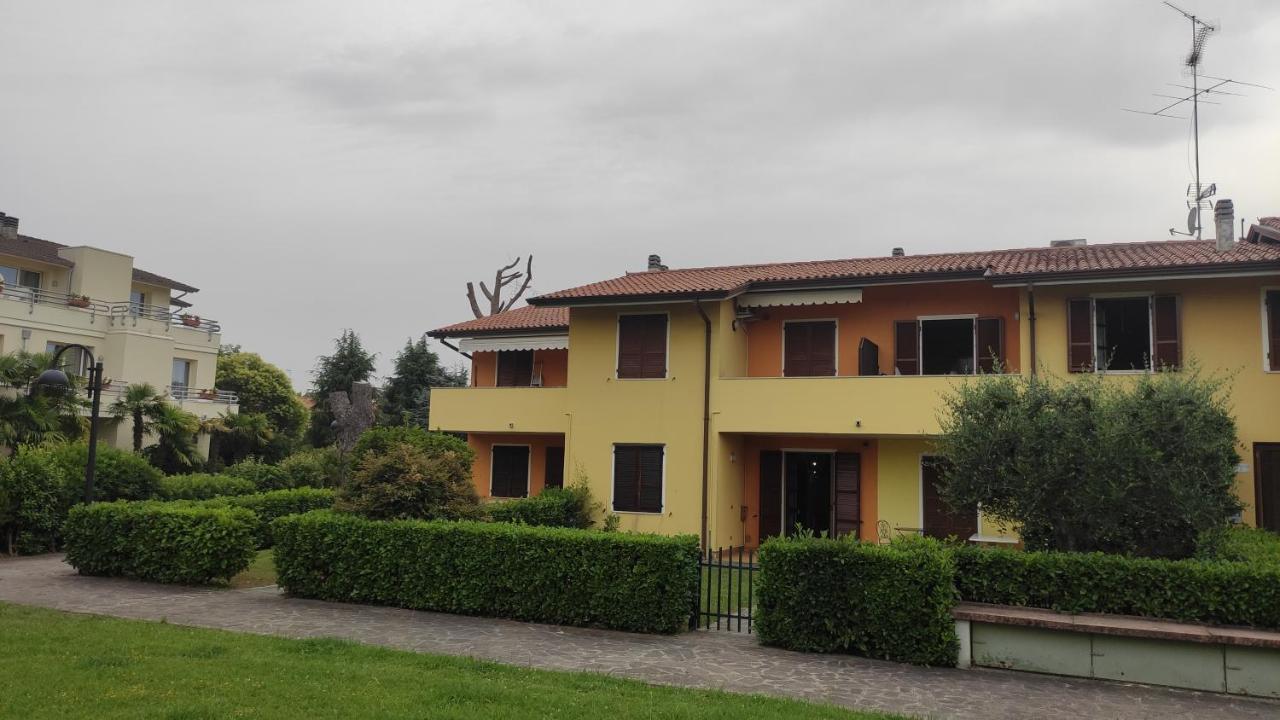 Vista Lago Con Piscina Casa vacanze