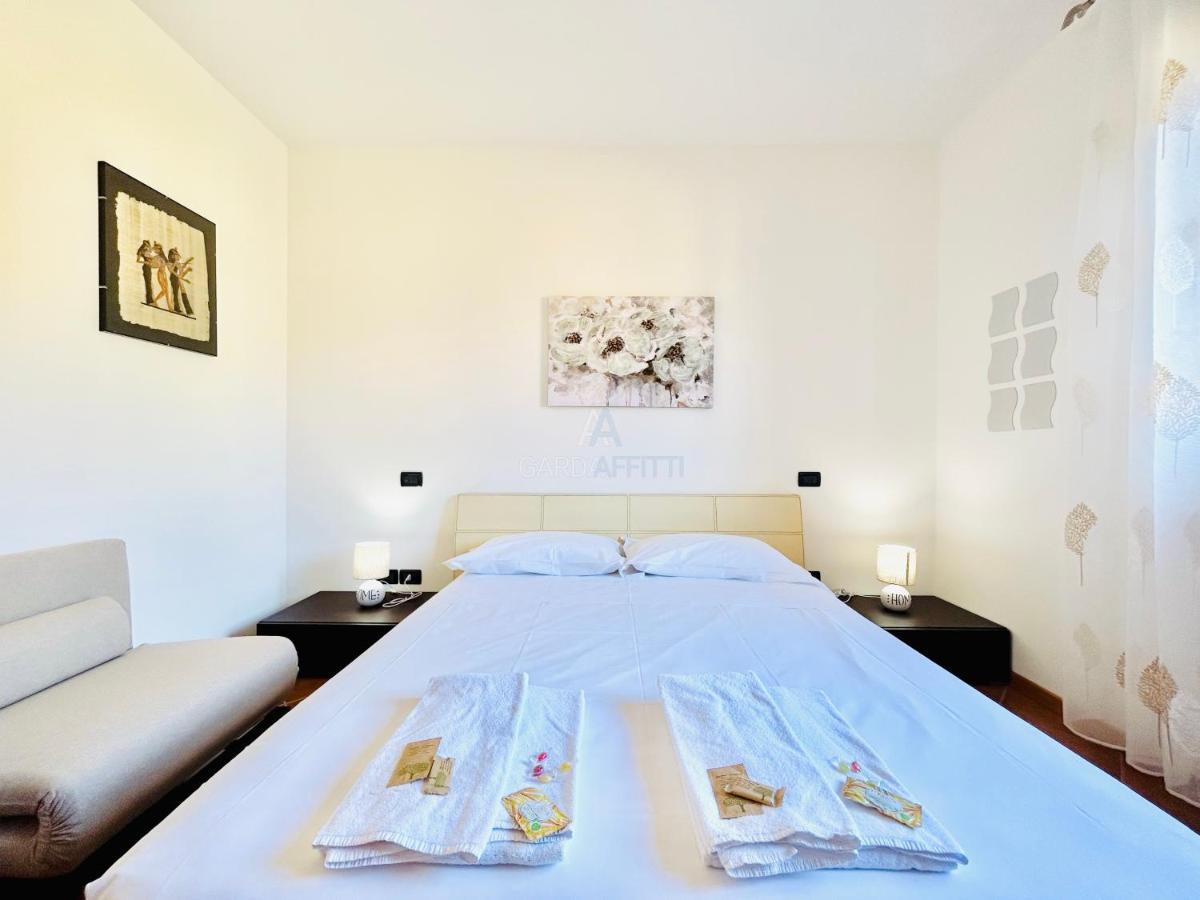 Artemide - A 150m Dal Di Garda Apartment Sirmione