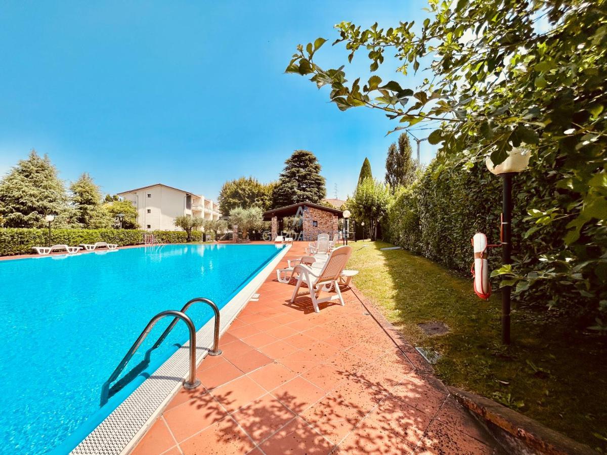 Mercury - Vista Con Piscina * Sirmione