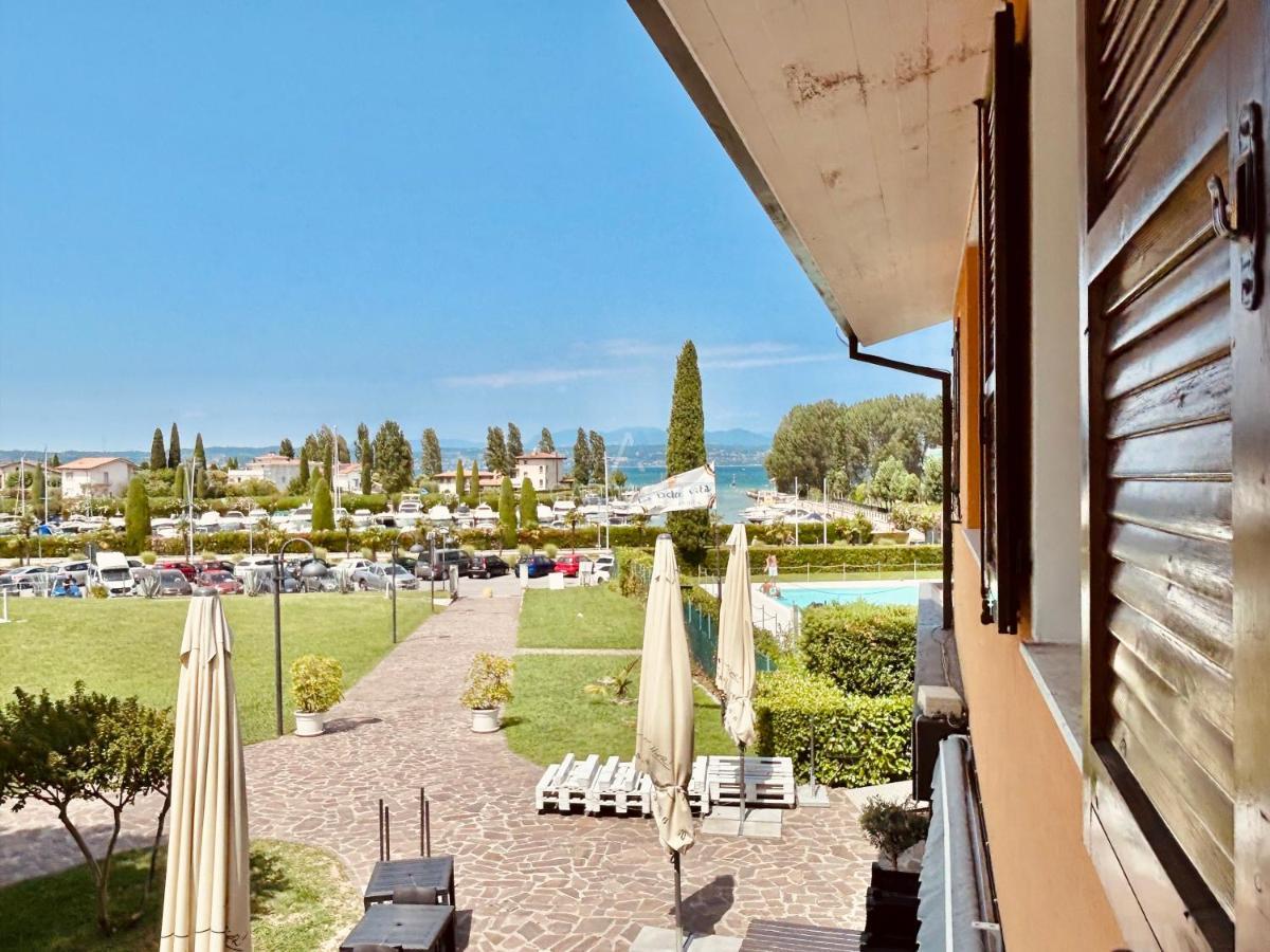 Mercury - Vista Con Piscina Apartment Sirmione