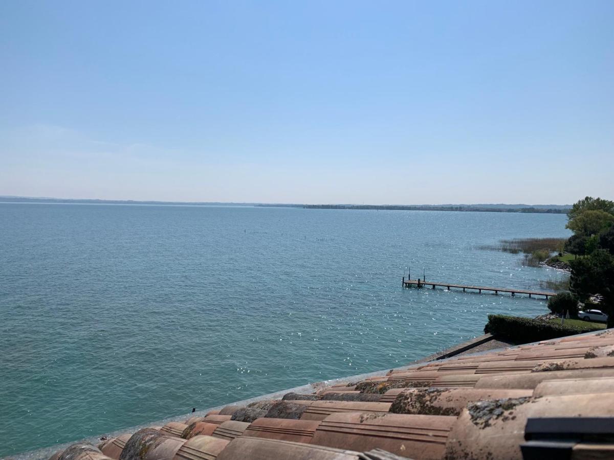 Apartment Stella On The With Private Sirmione