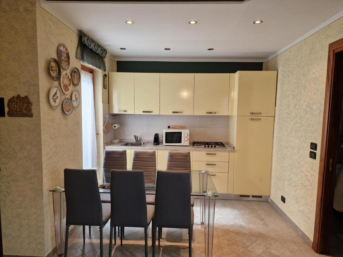 Apartment Casa Vittoria Punta Gro Con Piscina Sirmione