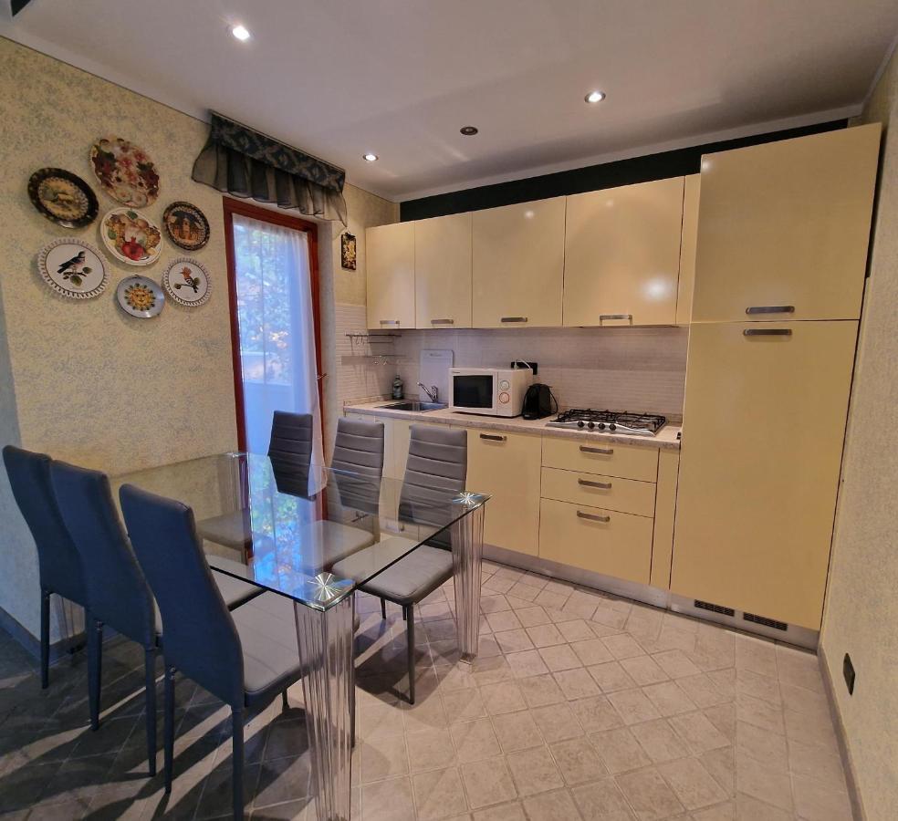 Casa Vittoria Punta Gro Con Piscina Sirmione